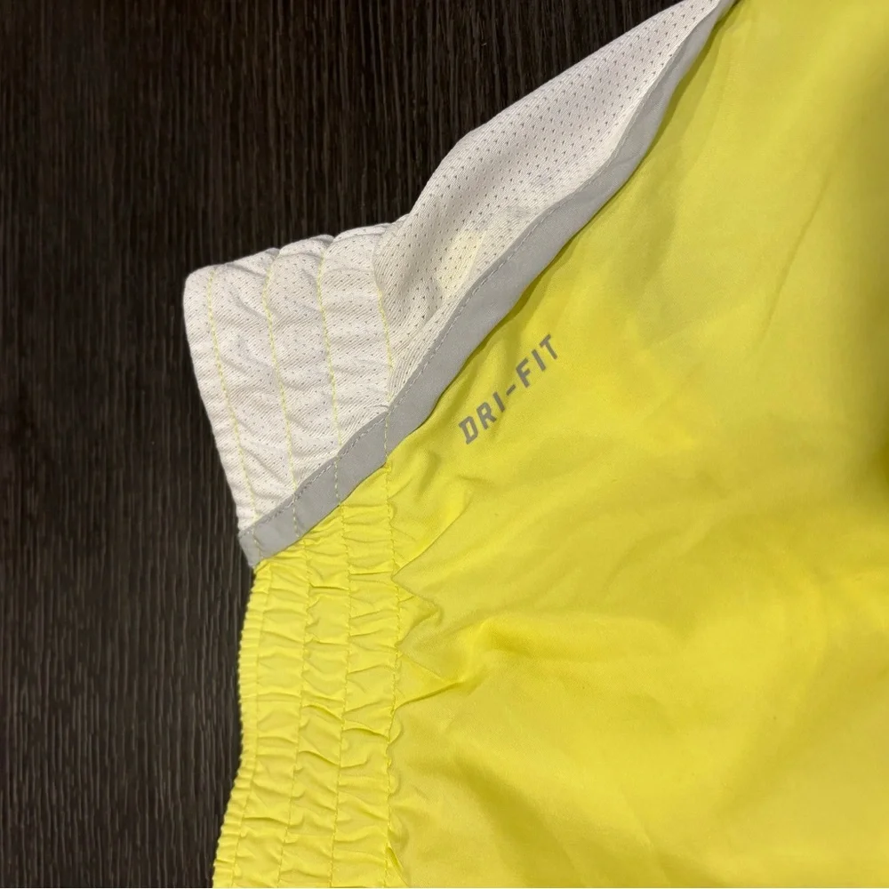 NIKE‎ Women’s Dri-Fit Yellow Athletic Running Workout Shorts Size Medium - Picture 3 of 5